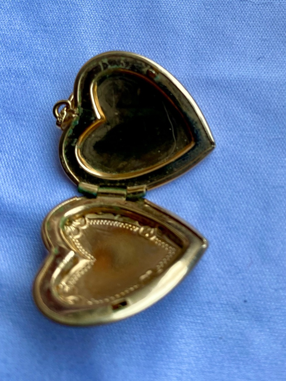 Vtg Solid 14K Gold Heart Locket Engraved Floral Shield Pendant Appx 5g Authentic - Picture 7 of 16